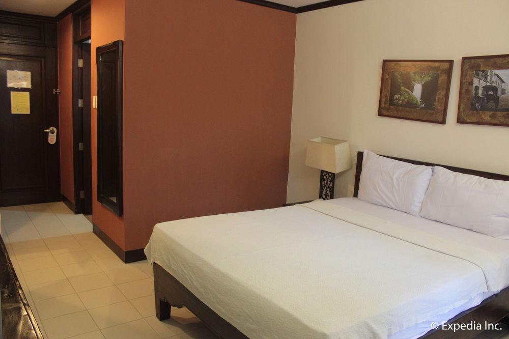 Ilocos Norte Hotel & Convention Center 라오아그 외부 사진