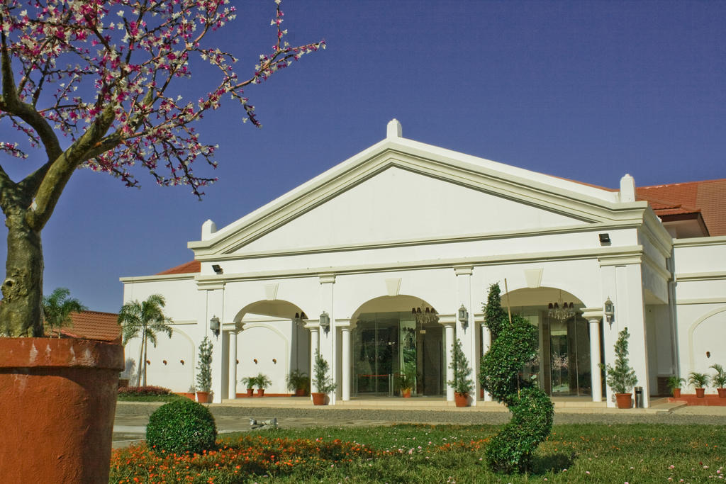 Ilocos Norte Hotel & Convention Center 라오아그 외부 사진