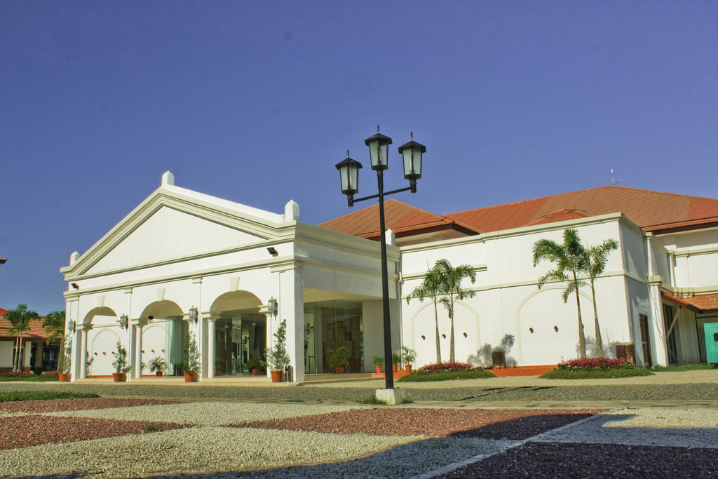 Ilocos Norte Hotel & Convention Center 라오아그 외부 사진
